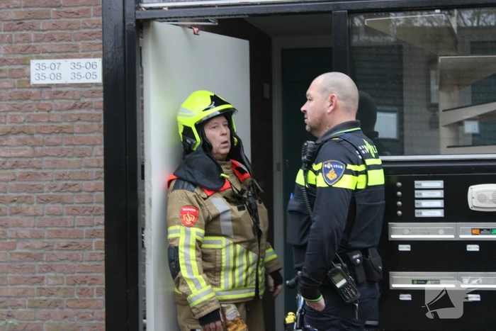 Brandweer forceert deur wegens woningbrand