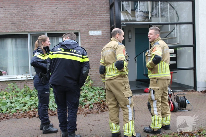 Brandweer forceert deur wegens woningbrand