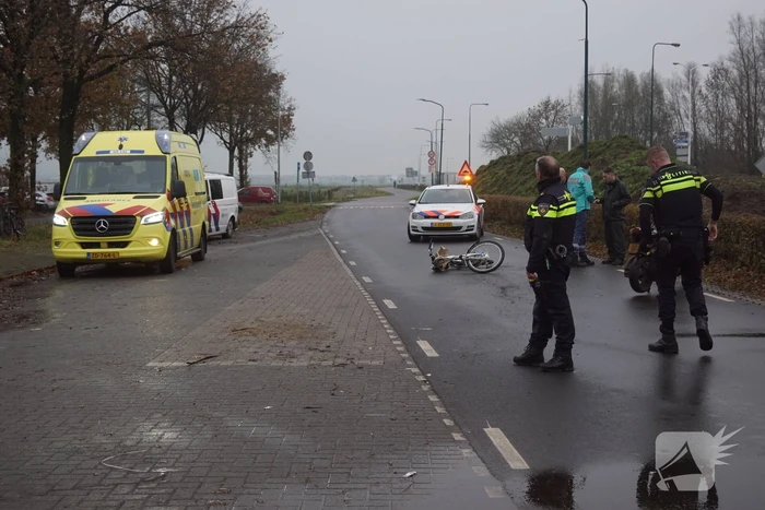 Fietsster gewond bij aanrijding met brommerrijder
