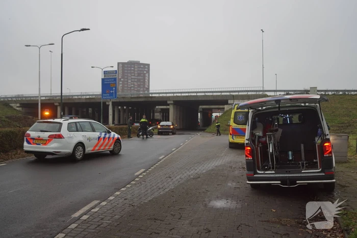 Fietsster gewond bij aanrijding met brommerrijder