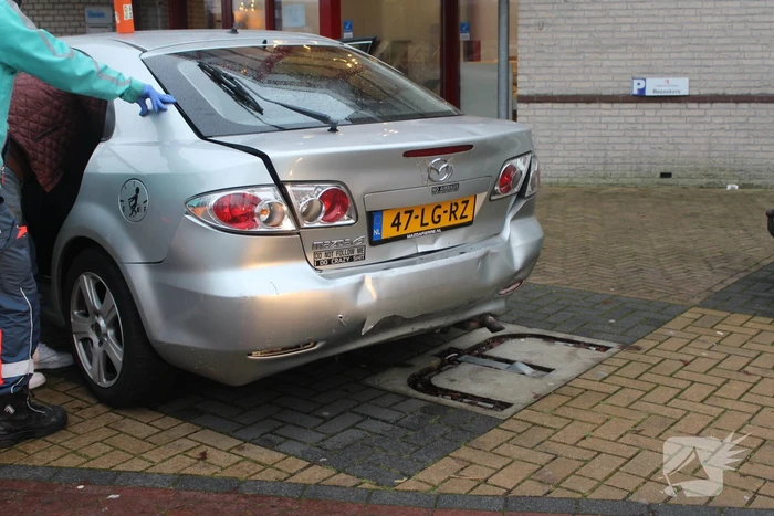 Gewonde en forse schade na kop-staartbotsing