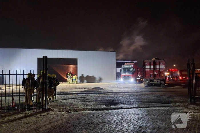 Veel rookontwikkeling bij brand in loods