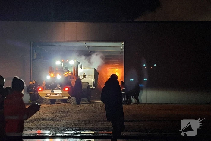 Veel rookontwikkeling bij brand in loods