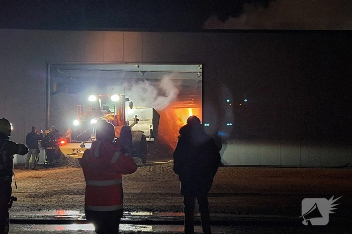 Veel rookontwikkeling bij brand in loods