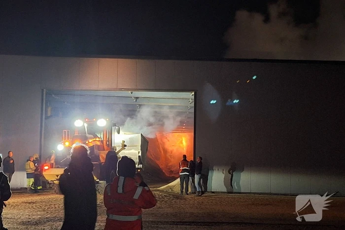 Veel rookontwikkeling bij brand in loods