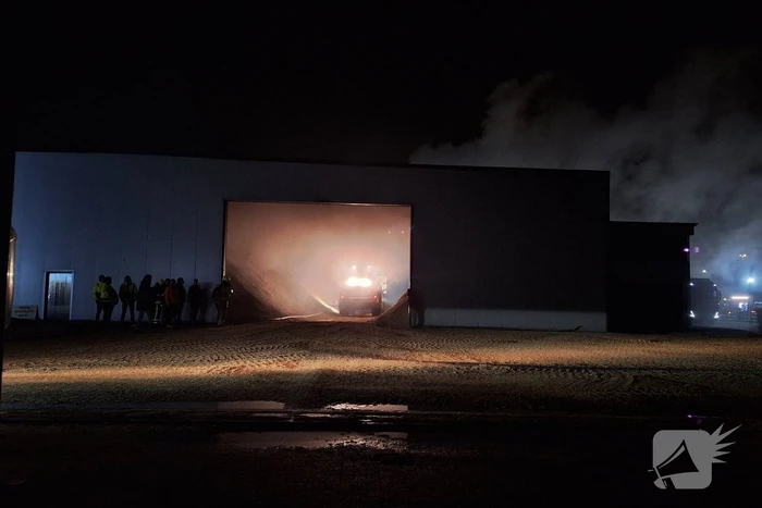 Veel rookontwikkeling bij brand in loods