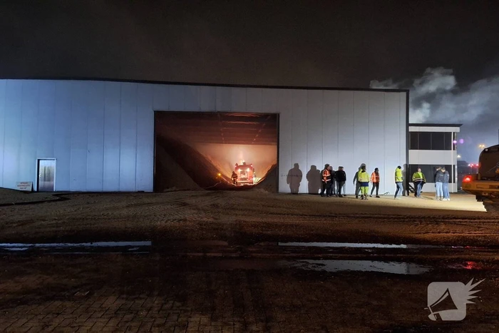 Veel rookontwikkeling bij brand in loods