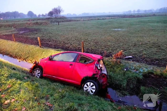 Automobiliste belandt met auto in sloot bij Brucht