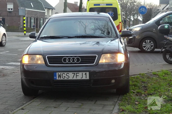 Scooterrijdster in botsing met auto