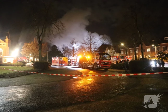 Uitslaande brand zorgt voor veel rookontwikkeling