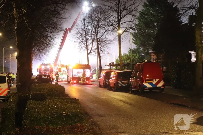 Uitslaande brand zorgt voor veel rookontwikkeling