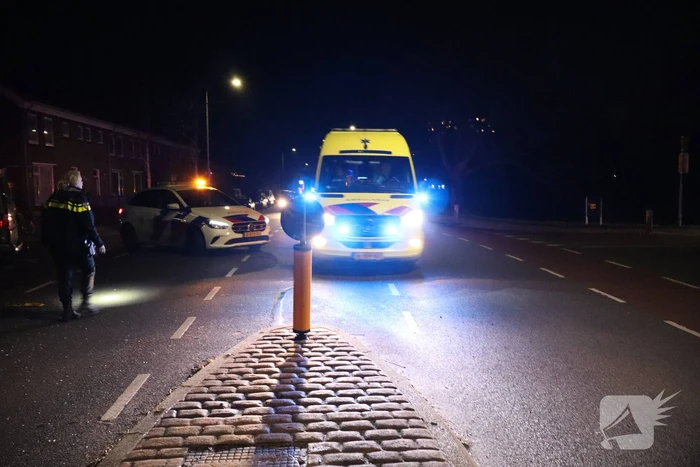 Beknelling bij ongeval tussen bestelbus en personenauto