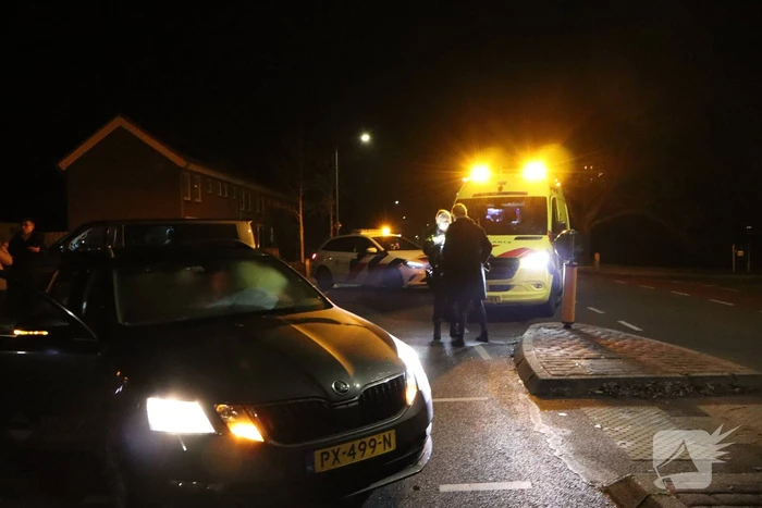 Beknelling bij ongeval tussen bestelbus en personenauto