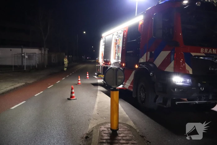 Beknelling bij ongeval tussen bestelbus en personenauto