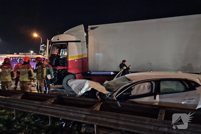 Vier gewonden bij frontale botsing met vrachtwagen