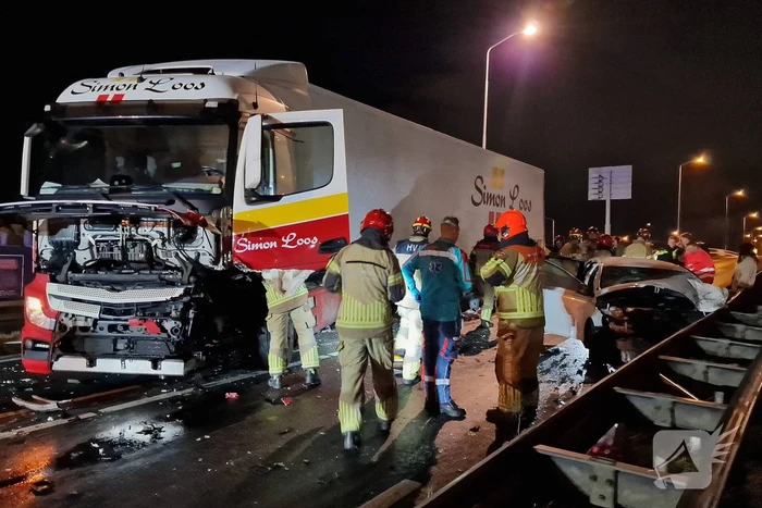 Vier gewonden bij frontale botsing met vrachtwagen