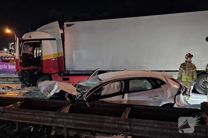 Vier gewonden bij frontale botsing met vrachtwagen