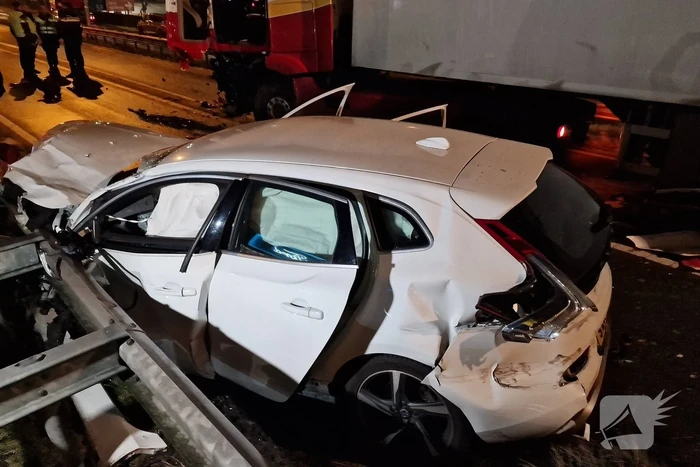 Vier gewonden bij frontale botsing met vrachtwagen