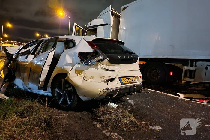 Vier gewonden bij frontale botsing met vrachtwagen