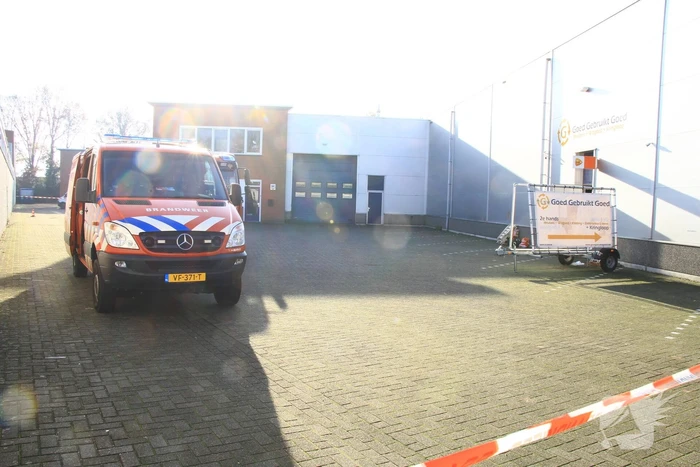 Gaslucht waargenomen in bedrijfshal