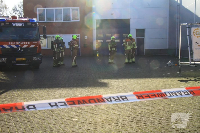 Gaslucht waargenomen in bedrijfshal