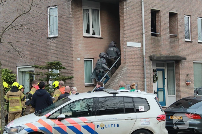 Man met verward gedrag aangehouden in woning