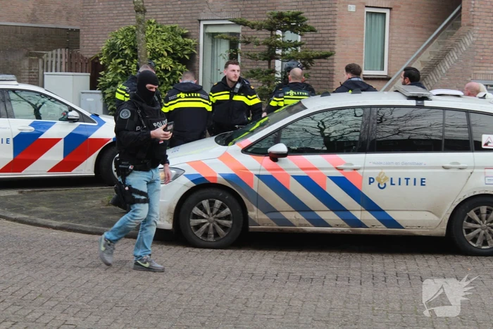 Man met verward gedrag aangehouden in woning