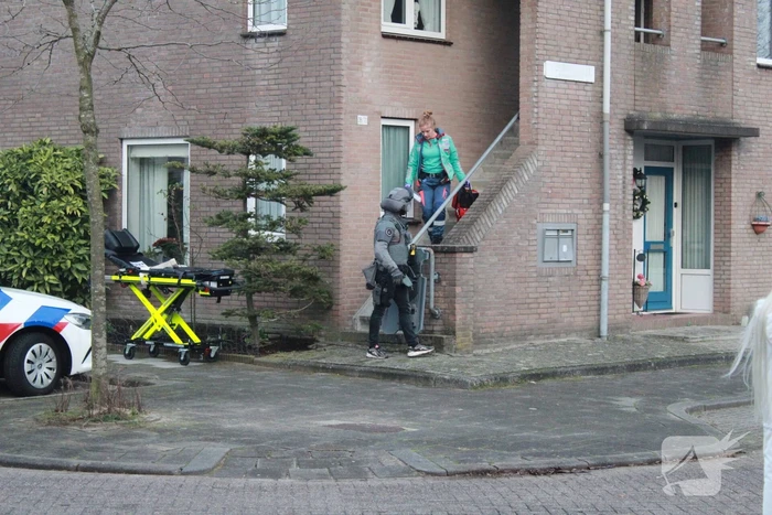 Man met verward gedrag aangehouden in woning