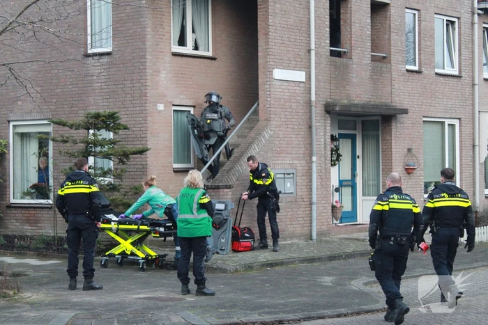 Man met verward gedrag aangehouden in woning