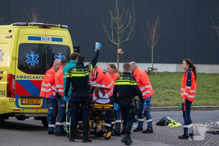Fietser belandt meters verder na ongeval met vrachtwagen