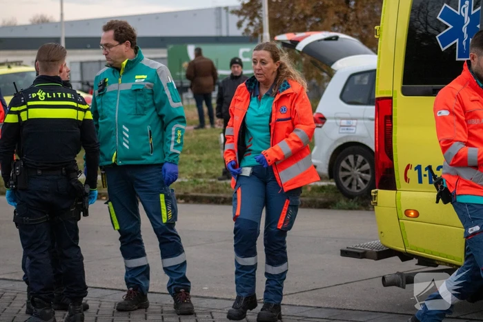 Fietser belandt meters verder na ongeval met vrachtwagen