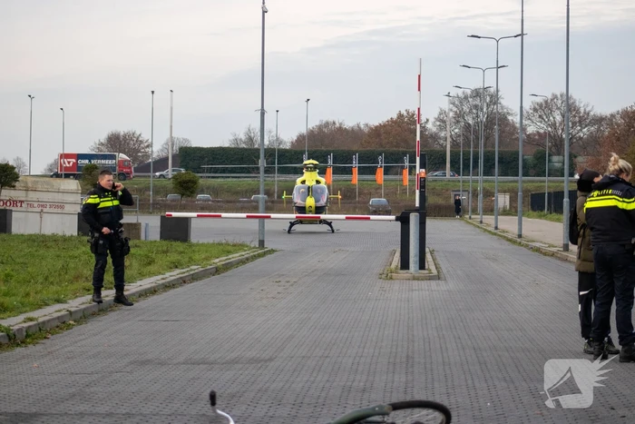 Fietser belandt meters verder na ongeval met vrachtwagen