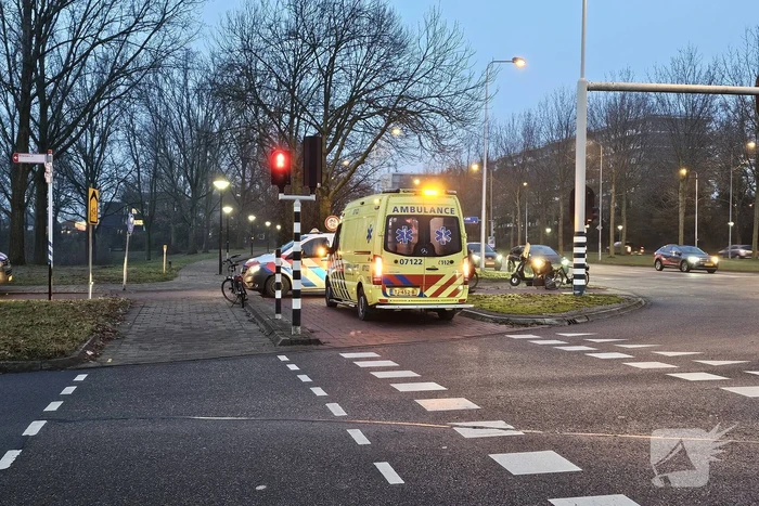Scooterrijder met fietster in botsing