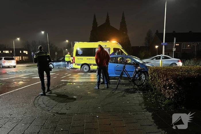 Fietser gewond bij botsing met auto