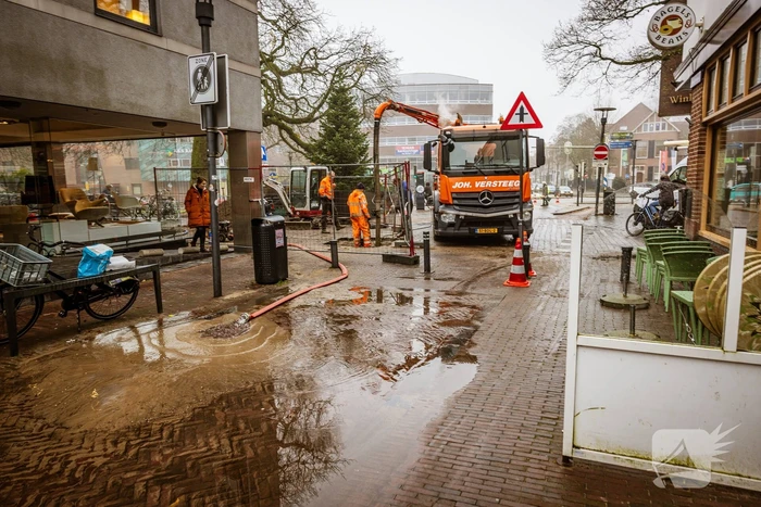 Winkelstraat afgesloten door waterleidingbreuk