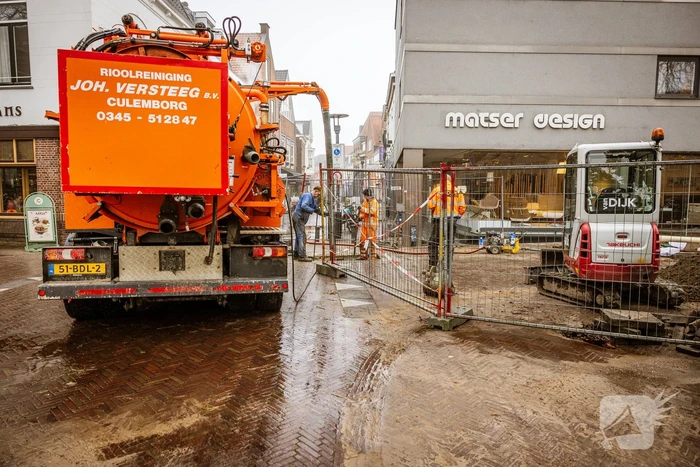 Winkelstraat afgesloten door waterleidingbreuk