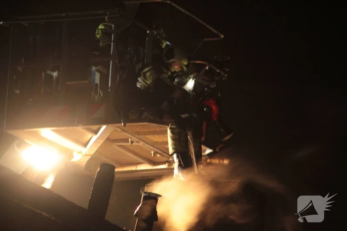 Schoorsteenbrand bij woonboerderij