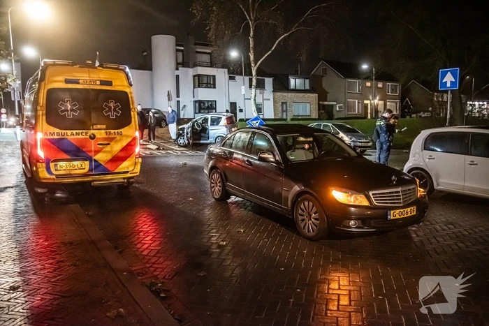 Bestuurster brommobiel gewond bij aanrijding