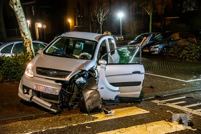 Bestuurster brommobiel gewond bij aanrijding