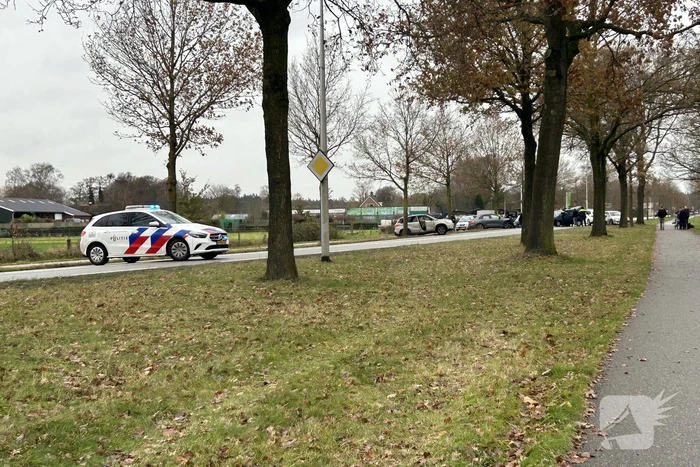 Ravage na frontale botsing tussen drie auto's