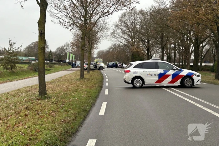 Ravage na frontale botsing tussen drie auto's