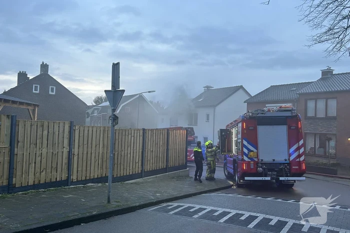 Flinke rookontwikkeling door kelderbrand, twee honden gered