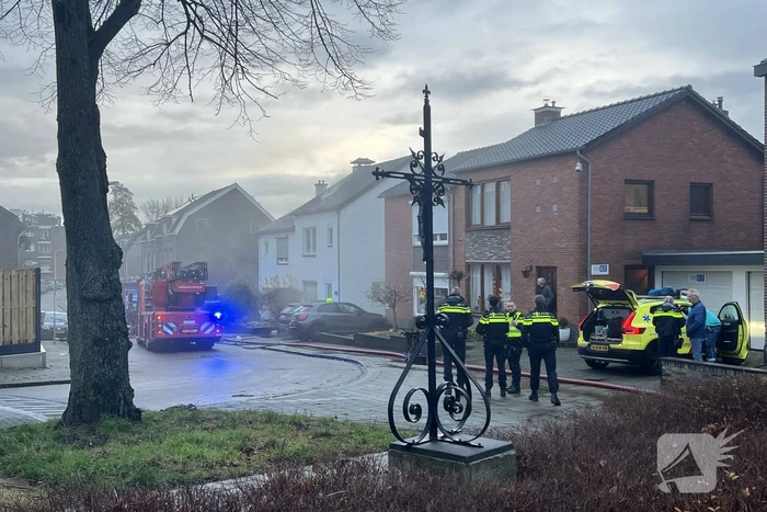 Flinke rookontwikkeling door kelderbrand, twee honden gered