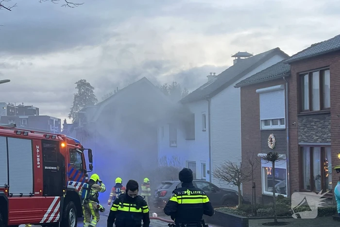 Flinke rookontwikkeling door kelderbrand, twee honden gered