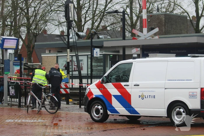 Voetganger overleden bij botsing met trein tijdens oversteken