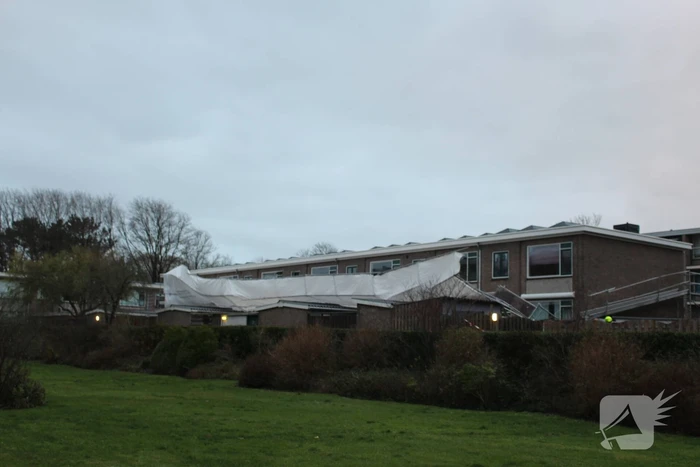 Zeven woningen ontruimd nadat steiger instort door wind