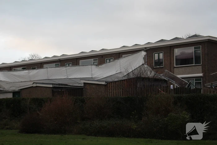 Zeven woningen ontruimd nadat steiger instort door wind