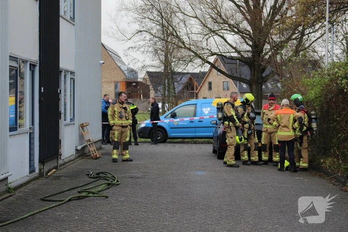 Brandweer verricht metingen in pand