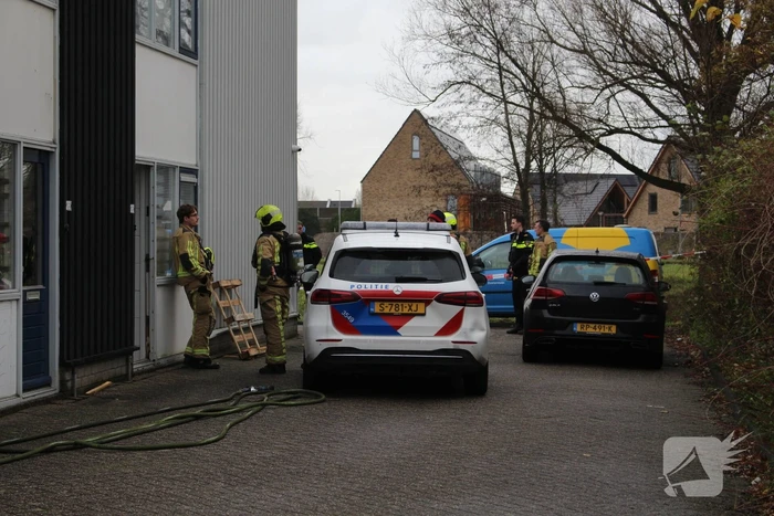 Brandweer verricht metingen in pand