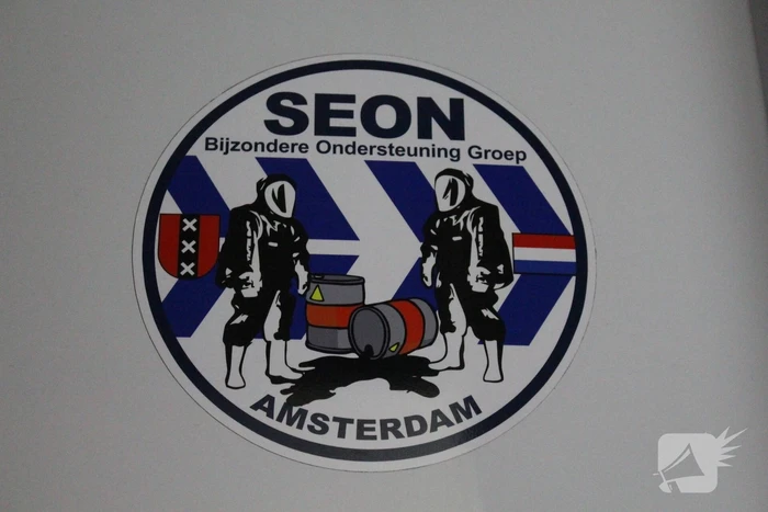 Brandweer verricht metingen in pand
